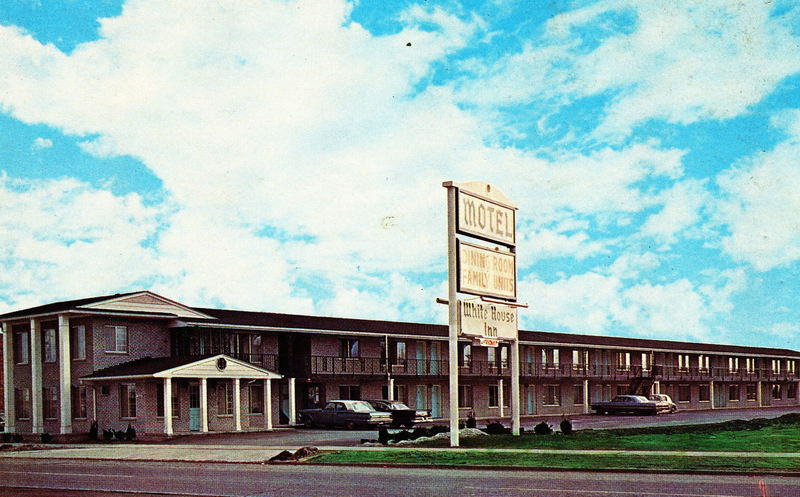 White House Inn - Vintage Postcard (newer photo)